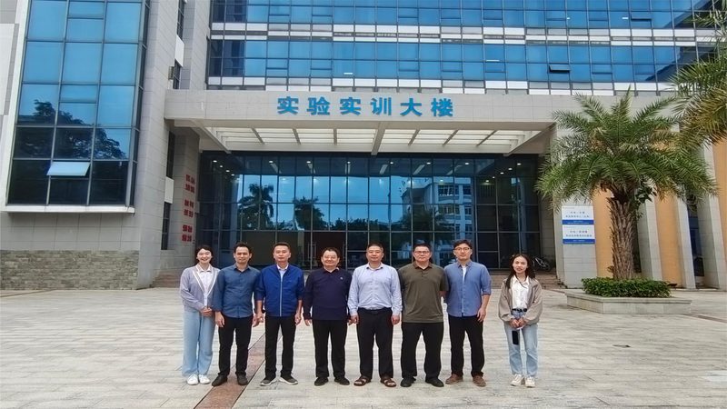 为了避免三极管过热，我们可以采取以下措施：